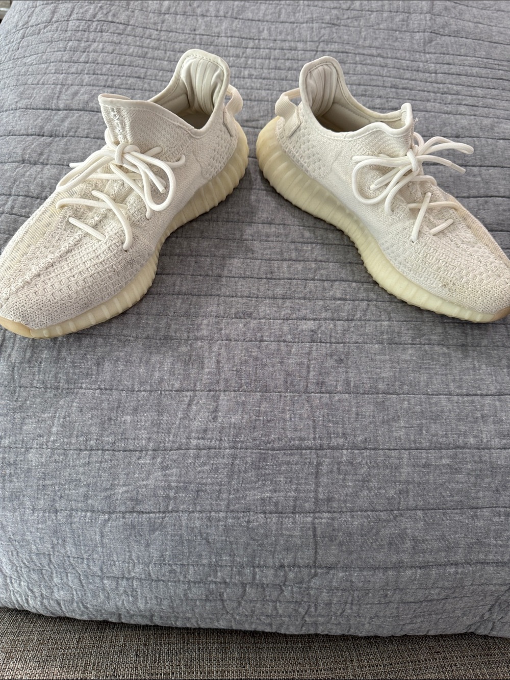 Yeezy Boost 350 V2 triple white Sneakers - Picture 2 of 6
